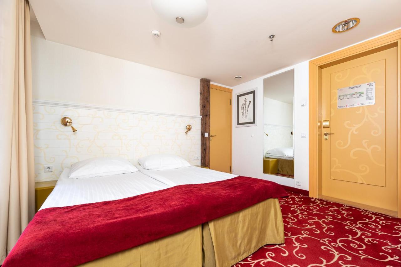 Meriton Old Town Garden Hotel Талин Екстериор снимка