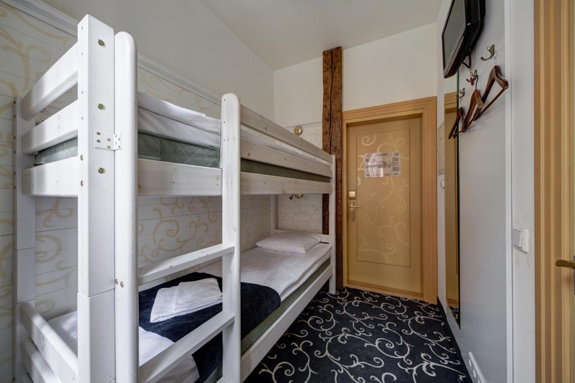 Meriton Old Town Garden Hotel Талин Екстериор снимка