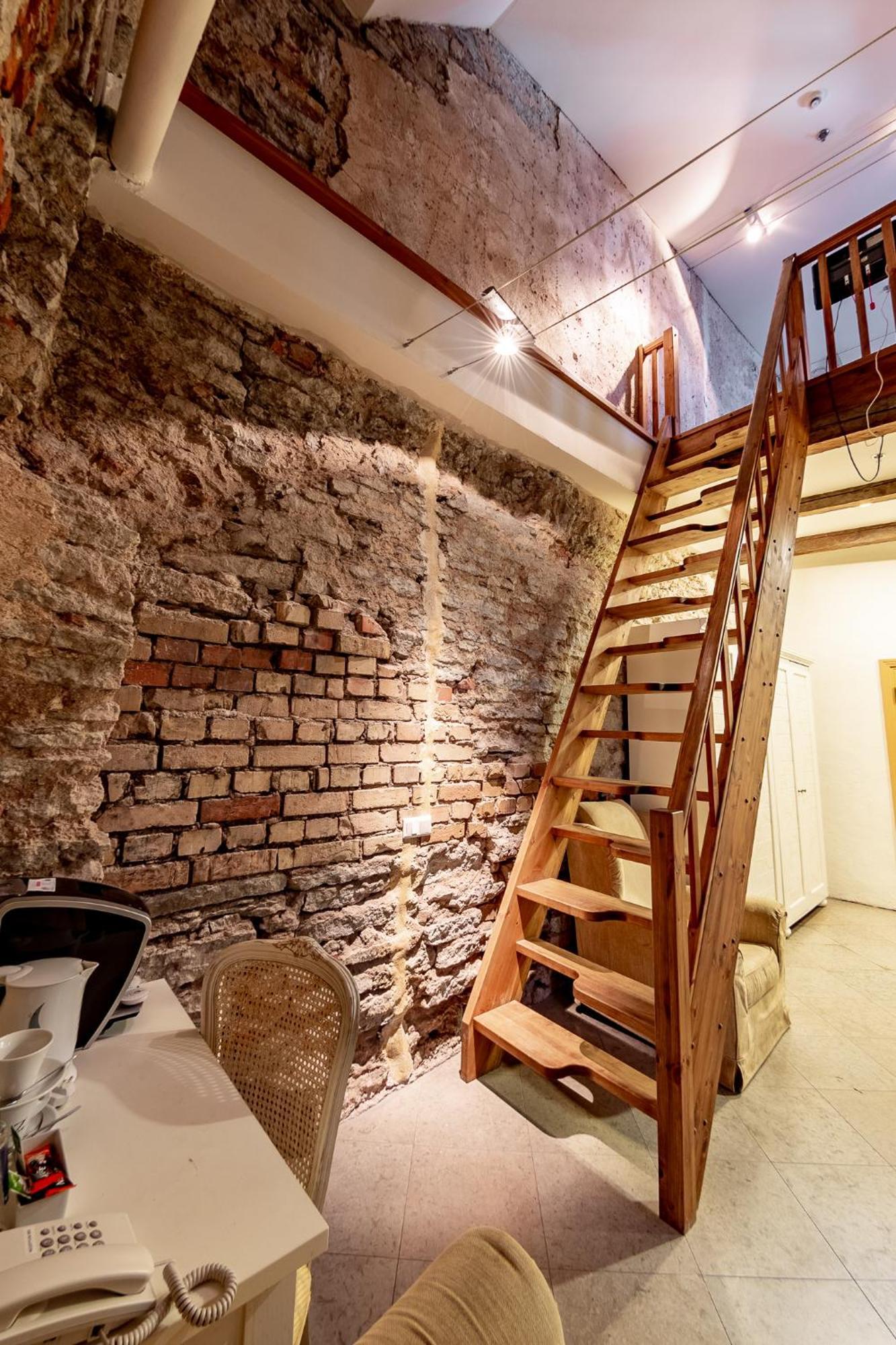 Meriton Old Town Garden Hotel Талин Стая снимка