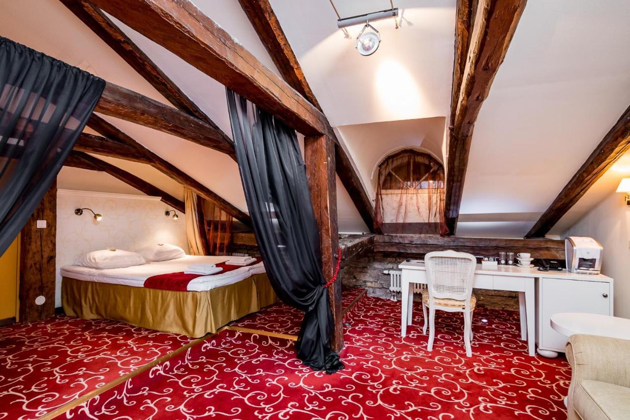Meriton Old Town Garden Hotel Талин Екстериор снимка