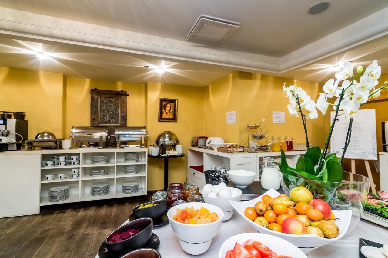 Meriton Old Town Garden Hotel Талин Екстериор снимка