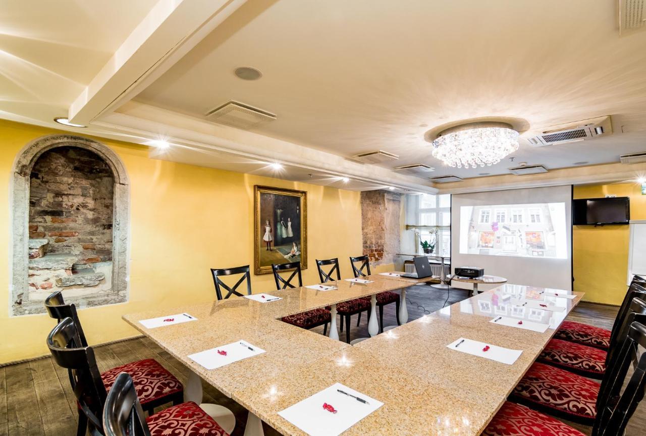 Meriton Old Town Garden Hotel Талин Екстериор снимка