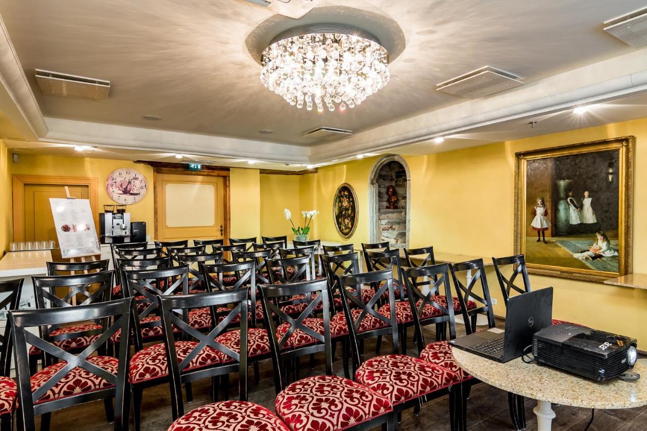Meriton Old Town Garden Hotel Талин Екстериор снимка