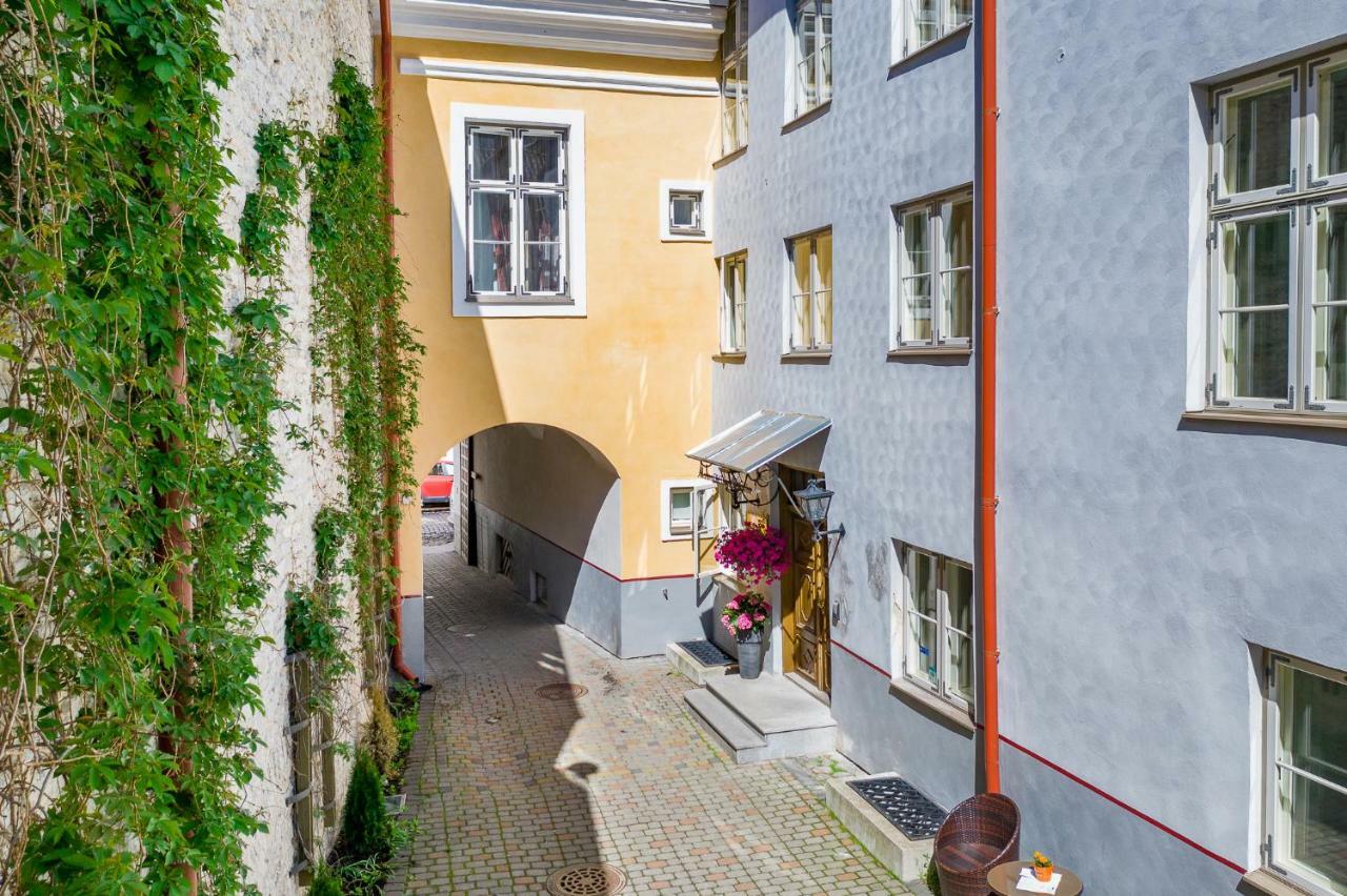 Meriton Old Town Garden Hotel Талин Екстериор снимка