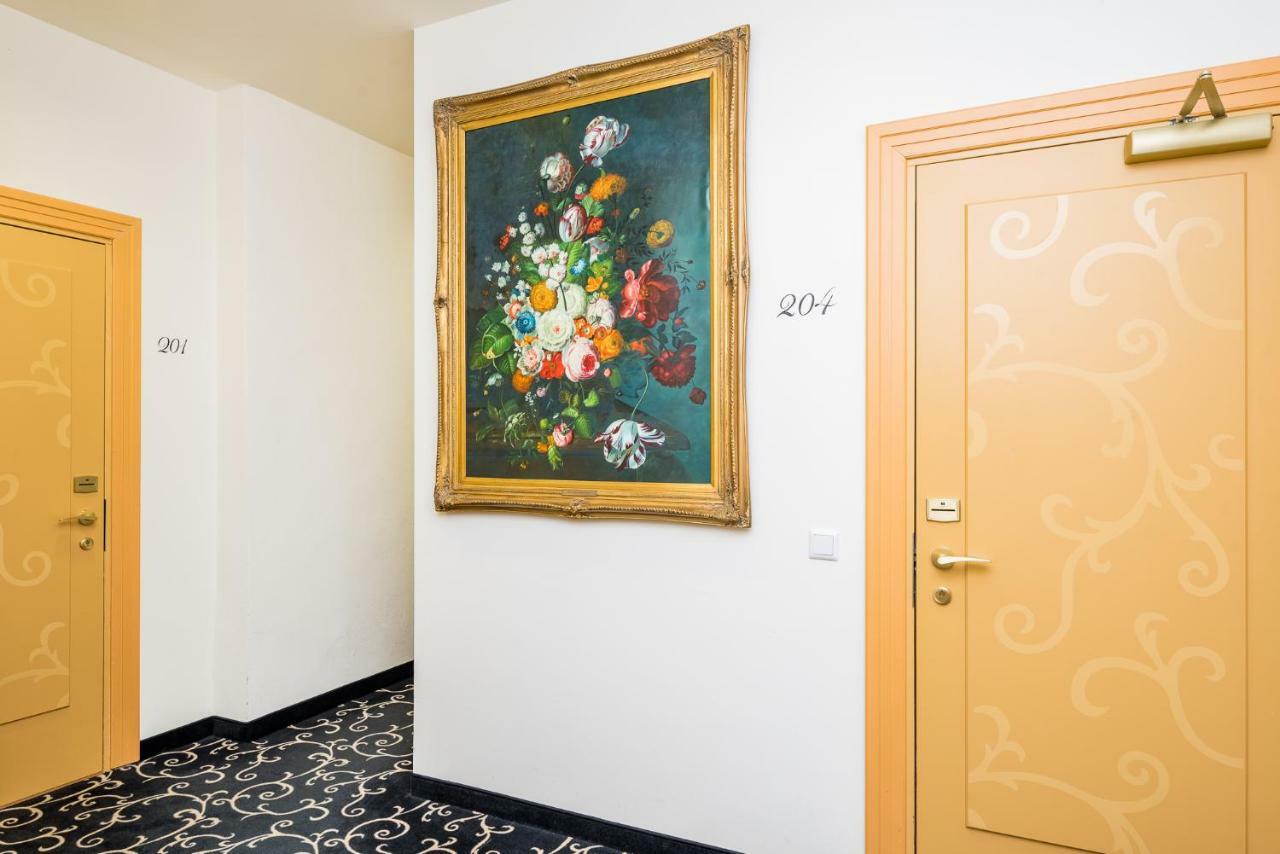 Meriton Old Town Garden Hotel Талин Екстериор снимка